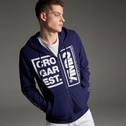 Rozpinana bluza z kapturem - Fioletowy. Bluzy z kapturem marki Cropp. Za 129.99 zł.