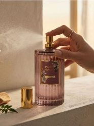 Perfumy do wnętrz Jasmine Sandalwood - brązowy. Perfumy męskie Sinsay. Za 12.99 zł.