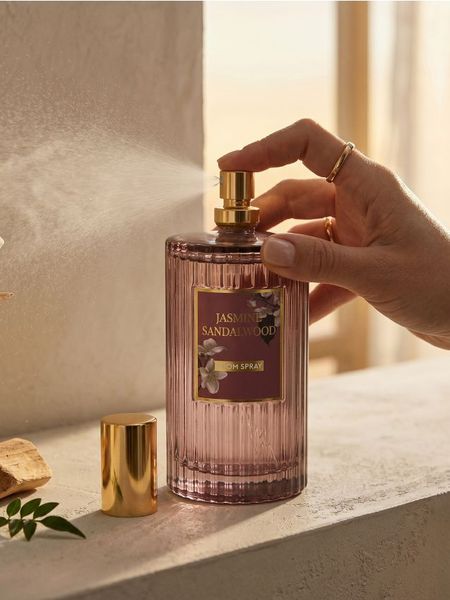 Perfumy do wnętrz Jasmine Sandalwood - brązowy. Perfumy męskie Sinsay. Za 12.99 zł.