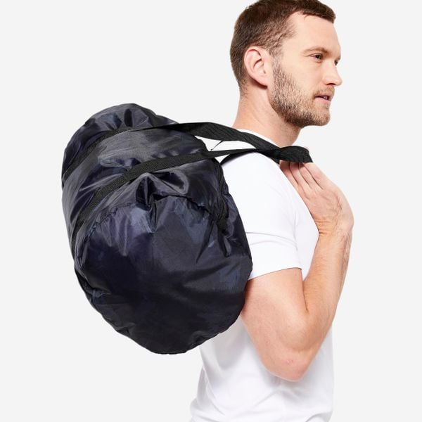 Torba jamnik Move 100 30 L składana. Niebieskie torby na ramię Decathlon, bez wzorów, z materiału, na ramię, małe, bez dodatków. Za 24.99 zł.