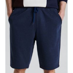 Dresowe szorty basic - Granatowy. Krótkie spodenki sportowe marki Cropp. Za 49.99 zł.