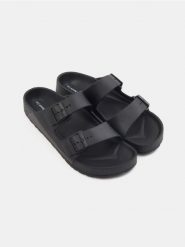 Klapki na sprzączki - czarny. Czarne klapki Sinsay. Za 29.99 zł.