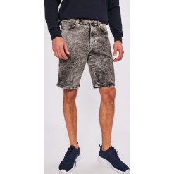 Wrangler - Szorty. Szorty marki Wrangler. W wyprzedaży za 159.90 zł.