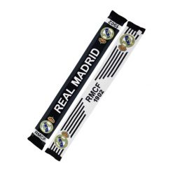 8. Szalik Z Dzianiny. Białe szaliki REAL MADRID, bez wzorów, z dzianiny. Za 229.99 zł.