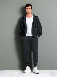 Spodnie jogger - szary. Szare joggery i bojówki Sinsay, l, bez wzorów. Za 39.99 zł.