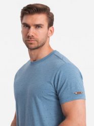 Męski t-shirt fullprint z kolorowymi literami - niebieski denim V4 OM-TSFP-0185 - XXL. Niebieskie t-shirty Ombre Clothing, l, bez wzorów, z bawełny, bez kołnierzyka, bez ramiączek. W wyprzedaży za 39.99 zł.