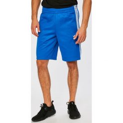 Adidas Originals - Szorty. Krótkie spodenki sportowe marki adidas Originals. W wyprzedaży za 179.90 zł.