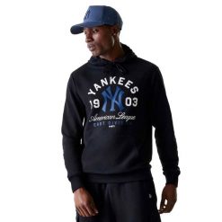 Bluza New Era Mlb Wrdmrk Reg Hoodie Neyyan Dorośli. Czarne bluzy z kapturem New Era, s, bez wzorów, z bawełny, z kapturem. Za 308.99 zł.