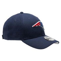 Czapka z daszkiem do futbolu amerykańskiego NFL New Era New England Patriots. Niebieskie czapki z daszkiem New Era, bez wzorów, z materiału. Za 99.99 zł.