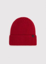 PAKO LORENTE – Czerwona czapka męska. Czerwone czapki zimowe Pako Lorente, bez wzorów, prążkowane. Za 49.99 zł.