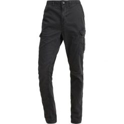 Superdry SURPLUS GOODS Bojówki phantom. Joggery i bojówki marki Superdry. Za 369.00 zł.