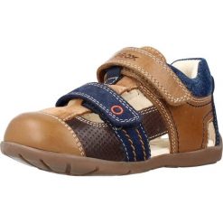 Sandały GEOX B KAYTAN A Brązowy. Brązowe sandały Geox, z materiału, bez zapięcia. Za 133.99 zł.