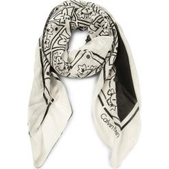 Szal CALVIN KLEIN - Bandana Print Scarf K60K604249 101. Szaliki marki B'TWIN. W wyprzedaży za 199.00 zł.