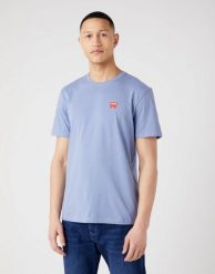 WRANGLER SIGN OFF TEE MĘSKI T-SHIRT LOGO STONE WASH BLUE W70MD3X4Q 112320291. Niebieskie t-shirty Wrangler, m, bez wzorów, bez kołnierzyka, bez ramiączek. Za 69.99 zł.