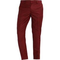 Topman Spodnie garniturowe burgundy. Eleganckie spodnie marki Topman. W wyprzedaży za 183.20 zł.