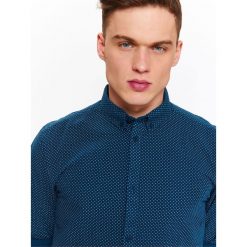 KOSZULA MĘSKA WE WZÓR O REGULARNYM KROJU I Z KOŁNIERZEM BUTTON DOWN. Koszule TOP SECRET, na lato, m, bez wzorów, z tkaniny, bez kołnierzyka, bez ramiączek. W wyprzedaży za 64.99 zł.