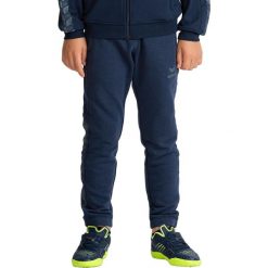 Spodnie dresowe juniorskie Erima Essential Team Sweatpants. Niebieskie szorty Erima, bez wzorów, z dresówki, sportowe. Za 175.00 zł.