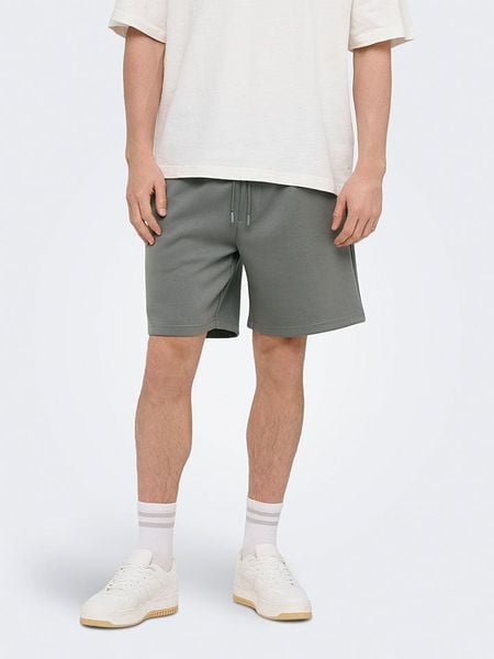 ONLY & SONS Szorty dresowe "Onsluca" w kolorze zielonym rozmiar: L. Zielone krótkie spodenki sportowe Only & Sons, l, bez wzorów, z dresówki. Za 101.94 zł.
