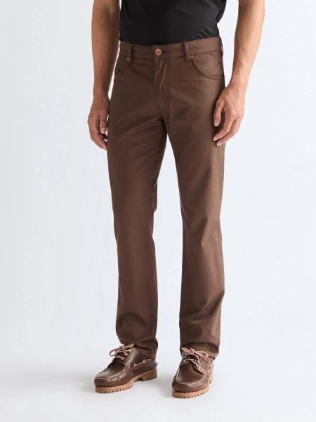 MESKIE SPODNIE WRANGLER GREENSBORO BRACKEN 112377798. Spodnie materiałowe Wrangler, l, bez wzorów, z materiału. Za 189.99 zł.