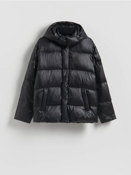 Pikowana kurtka z puchem - czarny. Czarne kurtki Reserved, l, bez wzorów, z puchu, bez kaptura. W wyprzedaży za 149.99 zł.