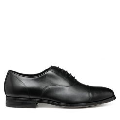 Półbuty Geox. Czarne eleganckie półbuty Geox, bez wzorów, bez obcasa, bez zapięcia. Za 529.99 zł.