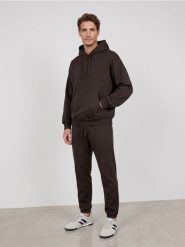 Bluza z kapturem comfort fit z domieszką bawełny - brązowy. Brązowe bluzy z kapturem Sinsay, l, bez wzorów, z bawełny, z kapturem. Za 39.99 zł.
