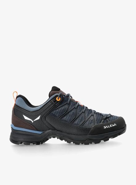 Buty trekkingowe niskie Salewa MTN Trainer Lite. Czarne buty turystyczne Salewa, bez wzorów, z gumy, bez zapięcia, trekkingowe. Za 729.10 zł.