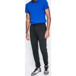 Under Armour - Spodnie. Spodnie treningowe długie Under Armour. W wyprzedaży za 219.90 zł.
