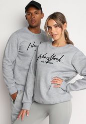 Szara Bluza z Dodatkiem Bawełny z Haftowanym Napisem Wykończona Polarem Feladela. Szare bluzy Born2be, m, bez wzorów, z bawełny, bez kaptura. W wyprzedaży za 50.99 zł.