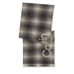 Szalik Calvin Klein. Czarne szaliki CALVIN KLEIN, bez wzorów. Za 469.99 zł.