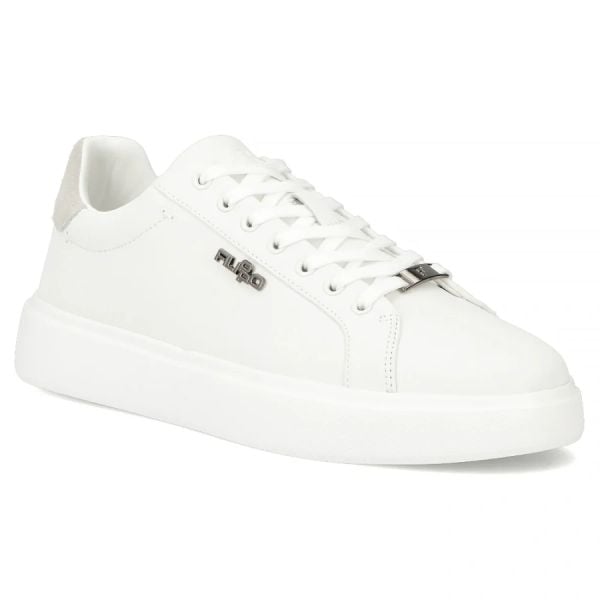 Skórzane półbuty sneakersy męskie białe Filippo MP7840. Białe buty sportowe casual Filippo, bez wzorów, ze skóry, bez obcasa, bez zapięcia. Za 95.99 zł.