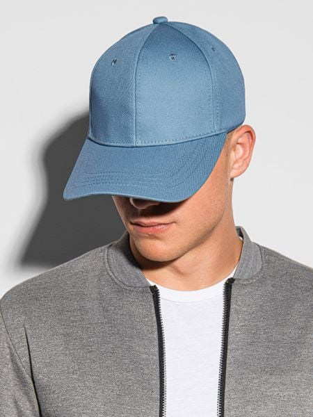 Czapka męska z daszkiem - niebieska V7. Niebieskie czapki z daszkiem Ombre Clothing, bez wzorów. W wyprzedaży za 19.99 zł.