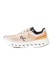 ON RUNNING Buty "Cloudsurfer next" w kolorze pomarańczowo-białym do biegania rozmiar: 46. Pomarańczowe buty do biegania On Running, bez wzorów, bez zapięcia, do biegania. Za 546.48 zł.