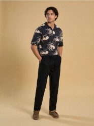 Spodnie chino jogger - czarny. Czarne joggery i bojówki Sinsay, bez wzorów. Za 69.99 zł.