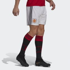 Manchester United 22/23 Home Shorts. Białe szorty Adidas, l, bez wzorów, z materiału, sportowe. Za 186.50 zł.