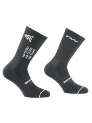 Skarpetki Northwave Own The Race. Czarne skarpety Northwave, bez wzorów, z materiału. Za 120.00 zł.