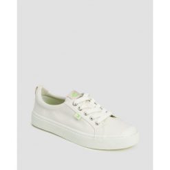 Tenisówki Cariuma OCA Low Off-White Canvas. Białe trampki CARIUMA, bez wzorów, bez zapięcia. Za 409.99 zł.