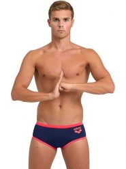 Arena Kąpielówki w kolorze granatowo-różowym rozmiar: 6. Niebieskie kąpielówki Arena, bez wzorów, z materiału. Za 79.21 zł.