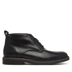 Trzewiki Clarks. Czarne botki sznurowane Clarks, bez wzorów, z gore-texu, bez obcasa, bez zapięcia. Za 649.99 zł.
