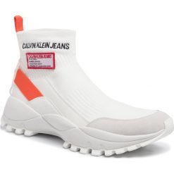 Sneakersy CALVIN KLEIN JEANS - Tray S0587 Bright White/Orangeade. Białe buty sportowe casual Calvin Klein Jeans, bez wzorów, z gumy, bez zapięcia. Za 749.00 zł.
