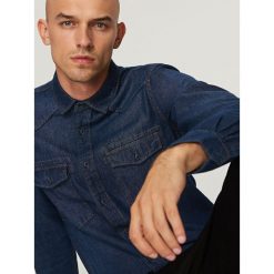 Jeansowa koszula - Granatowy. Niebieskie koszule Reserved, l, bez wzorów, z jeansu, bez kołnierzyka, bez ramiączek. Za 139.99 zł.