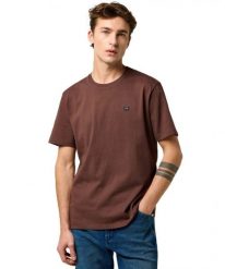 MESKA KOSZULKA WRANGLER SIGN OFF TEE MAHOGANY 112371484. T-shirty Wrangler, s, bez wzorów, bez kołnierzyka, bez ramiączek. Za 79.99 zł.