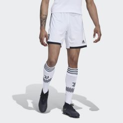 Spodenki do piłki nożnej męskie Adidas Juventus 22/23 Home Shorts. Białe szorty Adidas, l, bez wzorów, z materiału, sportowe. Za 182.95 zł.