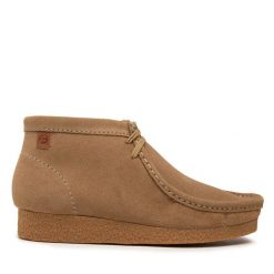 Trzewiki Clarks. Brązowe botki sznurowane Clarks, bez wzorów, bez obcasa, bez zapięcia. Za 359.99 zł.