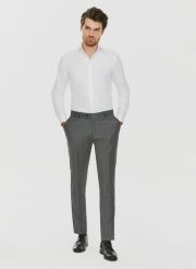 PAKO LORENTE – Ciemnaszare spodnie garniturowe w drobną kratę. Szare eleganckie spodnie Pako Lorente, m, z lycry, eleganckie. Za 299.99 zł.