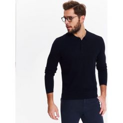 SWETER MĘSKI Z KOŁNIERZYKIEM. Niebieskie swetry nierozpinane TOP SECRET, na lato, l, bez wzorów, z dzianiny, bez kołnierzyka, bez ramiączek. W wyprzedaży za 29.99 zł.