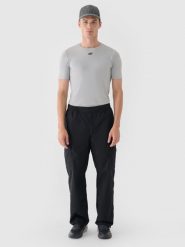 4F Spodnie casual męskie - czarne L. Czarne spodnie materiałowe 4F, na co dzień, l, bez wzorów, z bawełny, casualowe. W wyprzedaży za 99.99 zł.