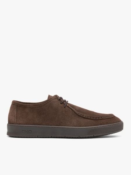 Ciemnobrązowe sznurowane półbuty. Brązowe eleganckie półbuty Ryłko, bez wzorów, ze skóry, bez obcasa, na płaskiej podeszwie, bez zapięcia. Za 479.99 zł.