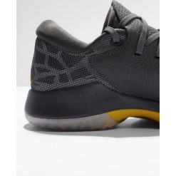 Adidas Performance Obuwie do koszykówki grey. Buty treningowe marki adidas Performance. W wyprzedaży za 324.35 zł.