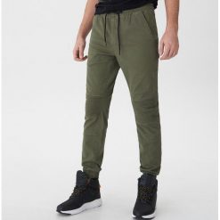 Spodnie jogger slim - Khaki. Joggery i bojówki marki House. Za 119.99 zł.